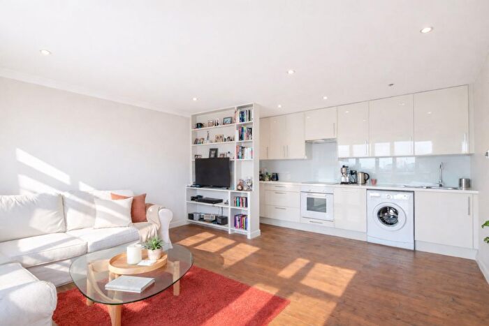 1 Bedroom Flat To Rent In Colville Gardens, London, W11