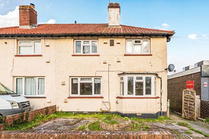 3 Bedroom Semi-Detached House To Rent In Hackwood Road, Basingstoke, RG21