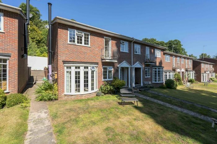 3 Bedroom End Of Terrace House For Sale In The Rookery, Westcott, RH4