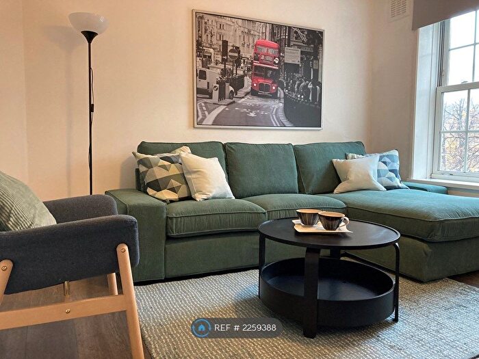 3 Bedroom Flat To Rent In Rushton House, London, SW8