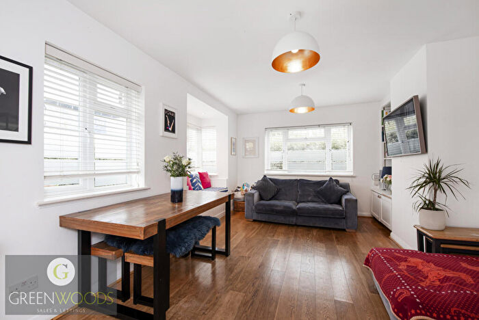 2 Bedroom Flat For Sale In Darby Road, SW14