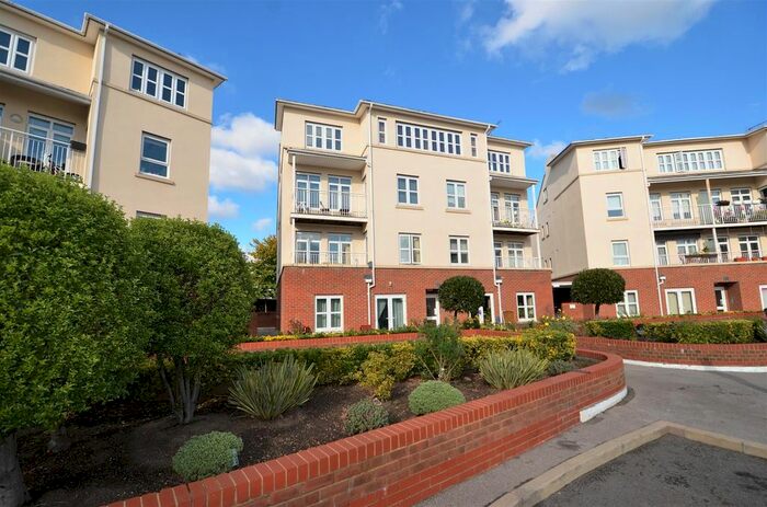 2 Bedroom Flat To Rent In Magdalene Gardens, London, N20