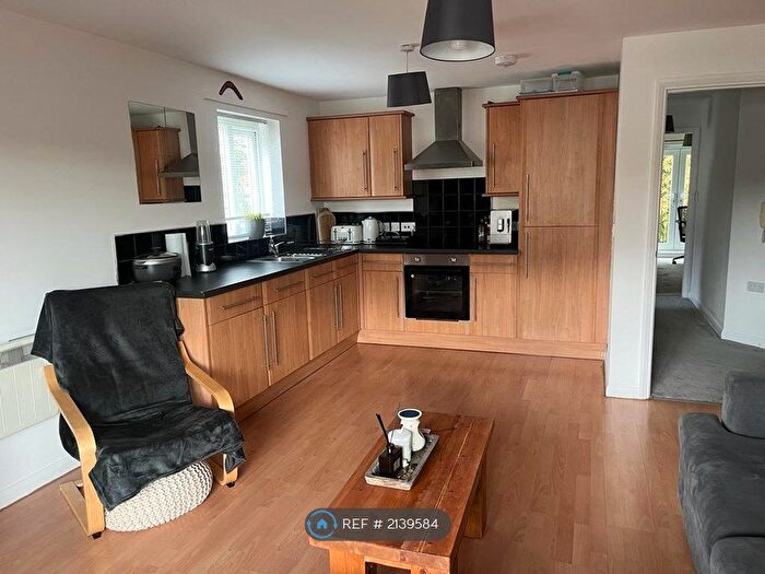 2 Bedroom Flat To Rent In Savoy Court, Stanningley, Pudsey, LS28