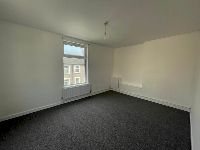 2 Bedroom Maisonette To Rent In Holmes Street, Barry, CF63