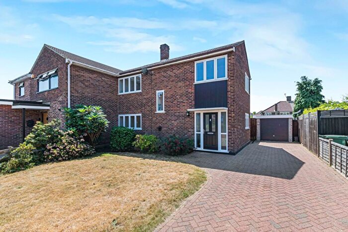 3 Bedroom Semi-Detached House For Sale In Willow Close, Bexley, DA5