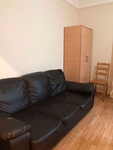 2 Bedroom Flat To Rent In Chichele Road, London, NW2