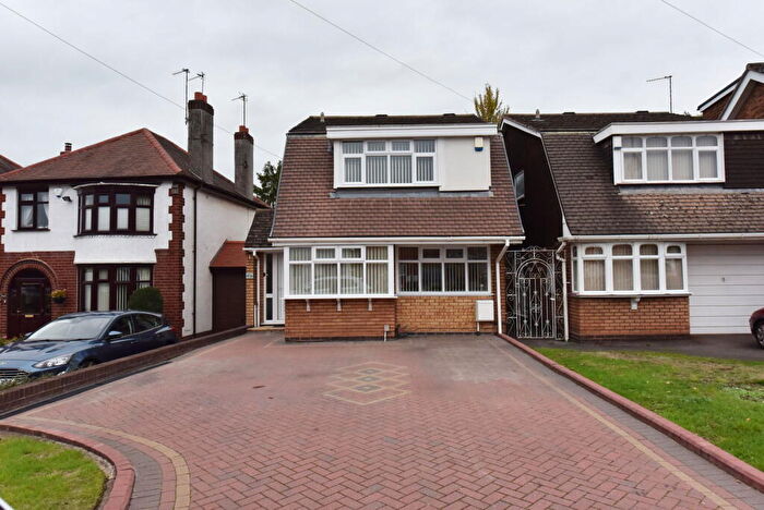 3 Bedroom Detached House For Sale In Pensnett, High Street, DY5