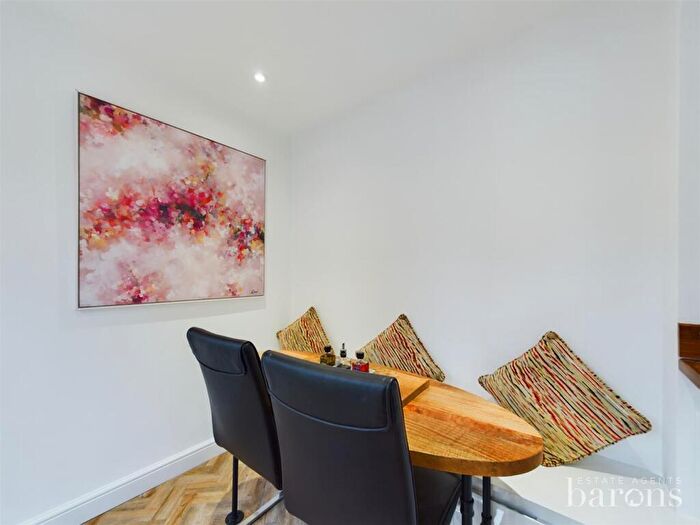 4 Bedroom Detached House For Sale In Vespasian Gardens, Basingstoke, RG24