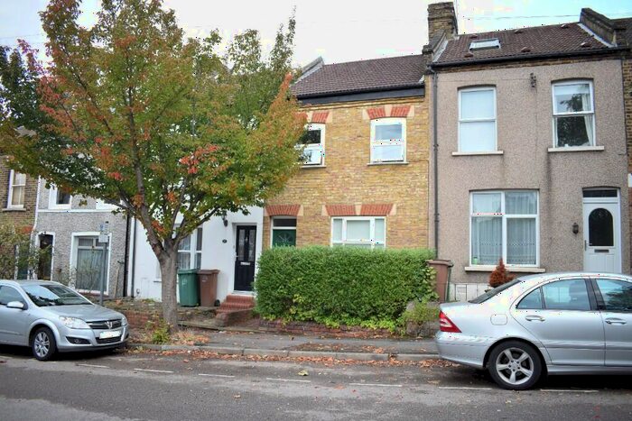 4 Bedroom Terraced House To Rent In Reading Road, Sutton, Surrey, SM1