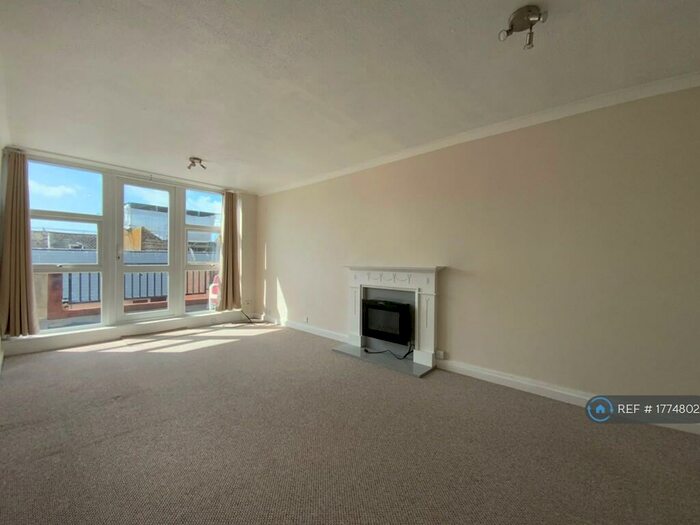 1 Bedroom Flat To Rent In Guildbourne Court, Worthing, BN11