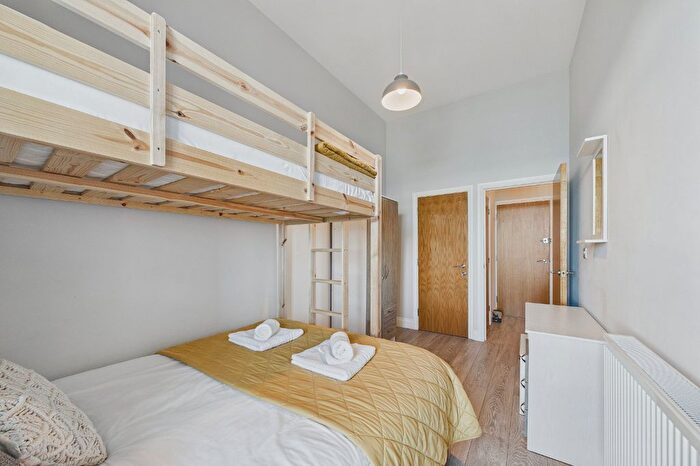 2 Bedroom Flat For Sale In Capstone Crescent, Ilfracombe, Devon, EX34