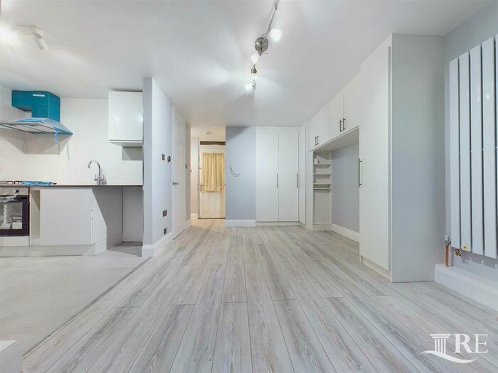 Studio To Rent In Slough Lane, Kingsbury, London, NW9