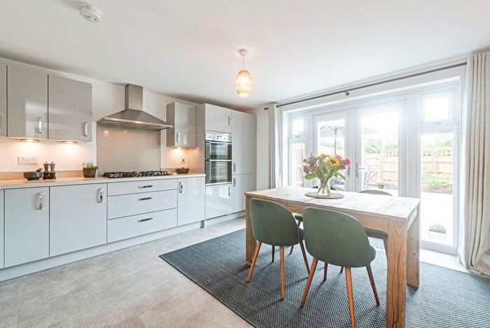 3 Bedroom Town House For Sale In Fairstone, Newbury, RG14