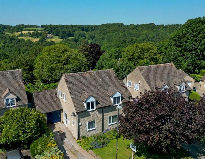 4 Bedroom Detached House For Sale In Lypiatt View, Bussage, Stroud, GL6