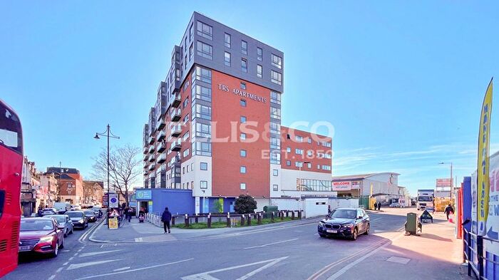 2 Bedroom Flat To Rent In The Green, Southall, UB2
