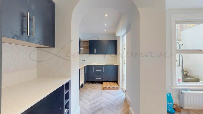 3 Bedroom Flat To Rent In Upper Richmond Road, Putney, SW15