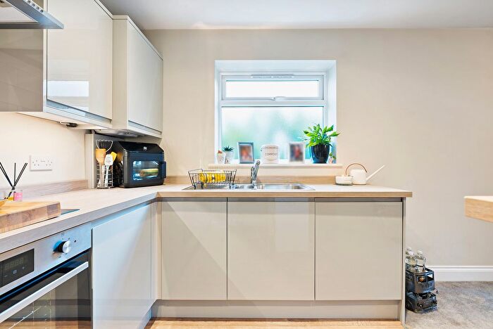 2 Bedroom Flat For Sale In Chertsey Road, Ashford, TW15