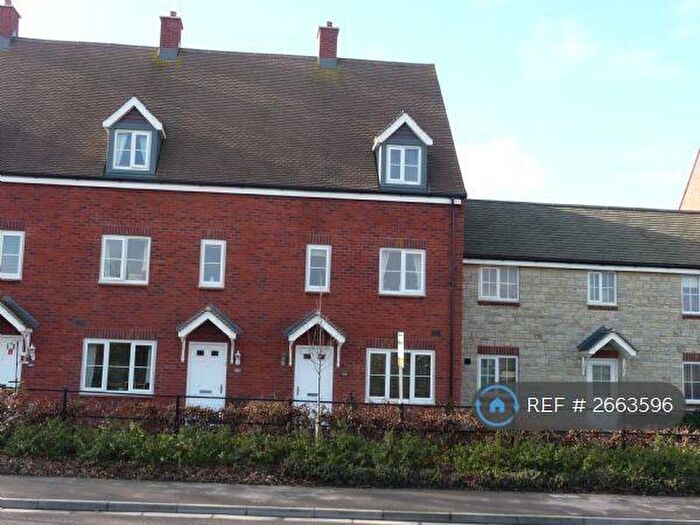 3 Bedroom Terraced House To Rent In Deneb Drive, Swindon, SN25