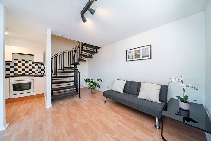 1 Bedroom End Of Terrace House To Rent In Claire Place, Canary Wharf, E14