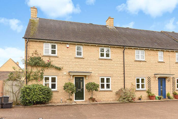 3 Bedroom Semi-Detached House To Rent In Birch Grove, Madley Park, Witney, OX28