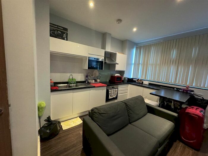 Studio To Rent In Bath Road, Harlington, Hayes, UB3