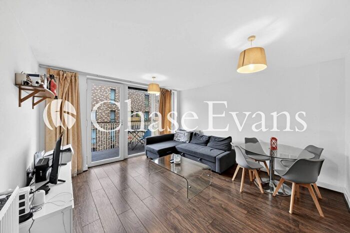 1 Bedroom Flat For Sale In Oxley Square, St. Andrew's, Bow, London, E3