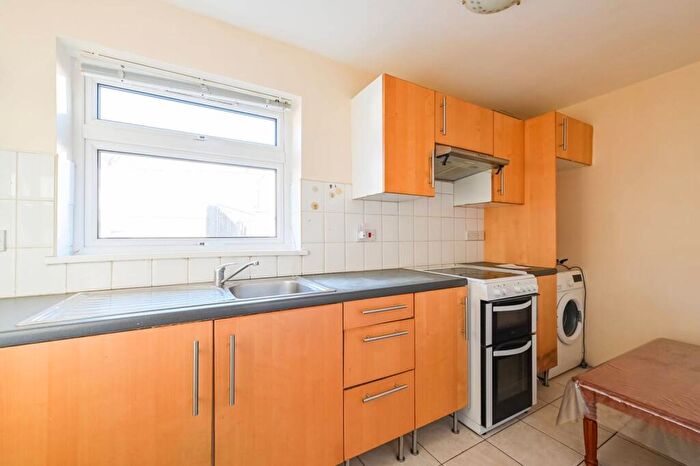 1 Bedroom End Of Terrace House To Rent In Boreham Road, , Wood Green, London, N22
