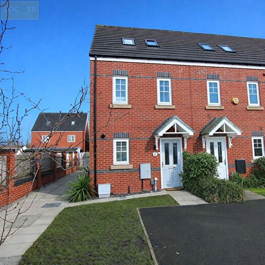 3 Bedroom Town House For Sale In Edenhall Drive, Flixton, M41