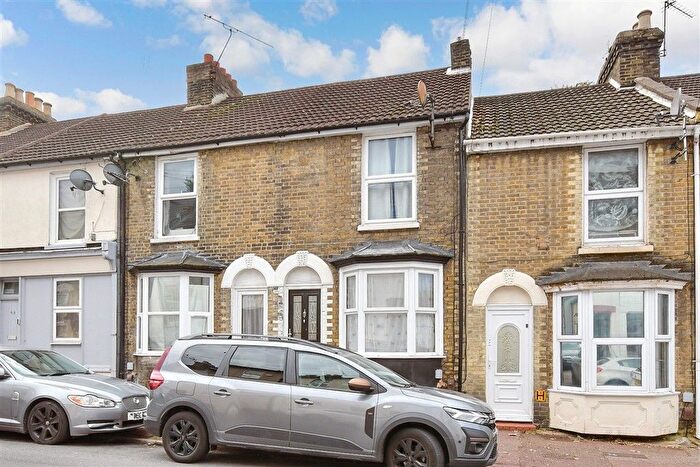 3 Bedroom Terraced House For Sale In Thorold Road, Chatham, Kent, ME5