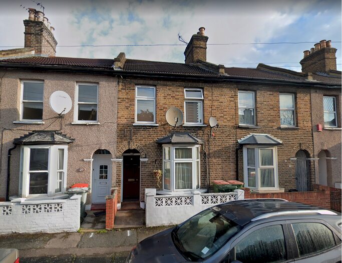 2 Bedroom Flat To Rent In Hughan Road, London, E15