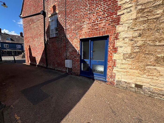 2 Bedroom Flat To Rent In Market Place, Sturminster Newton, DT10