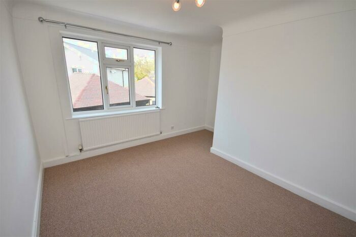 2 Bedroom Apartment To Rent In Castlemount, Heswall, CH60