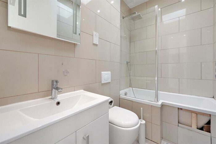 2 Bedroom Flat To Rent In Chatsworth Road, London, NW2