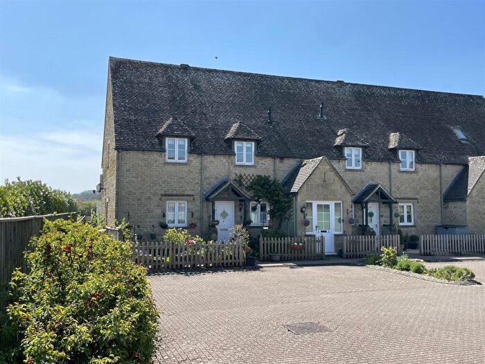 2 Bedroom Flat For Sale In Broadlands Court, Bourton On The Water, GL54