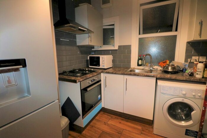 Terraced House To Rent In Hitcham Road, London, E17