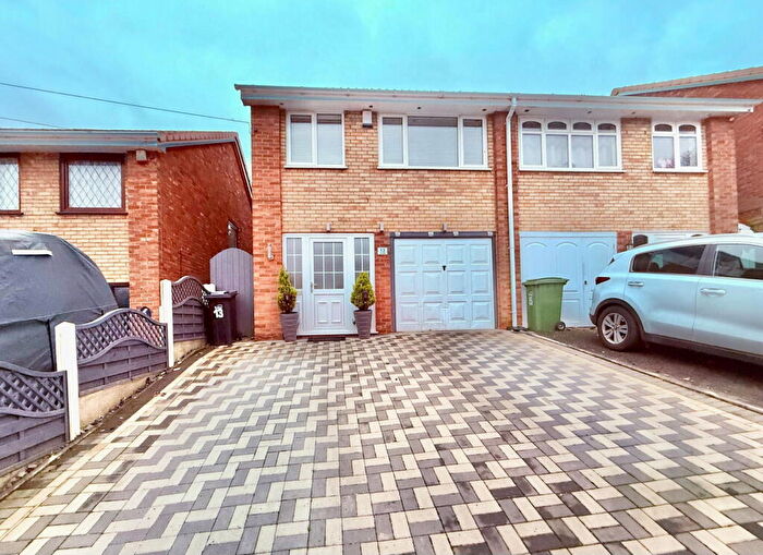 3 Bedroom Semi-Detached House For Sale In Alton Grove, Dudley, DY2