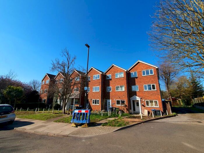 Studio To Rent In Linden Way, Southgate, N14