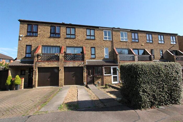 3 Bedroom Terraced House For Sale In Rivenhall End, Welwyn Garden City, AL7