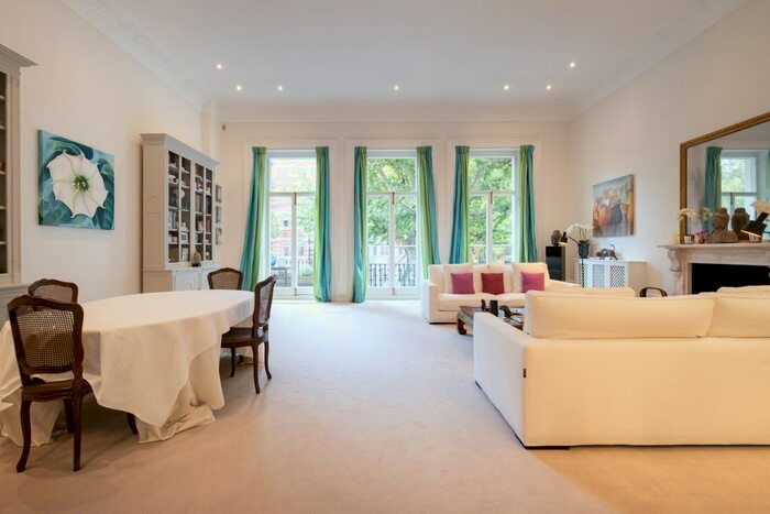 3 Bedroom Flat To Rent In Queen's Gate, London, SW7