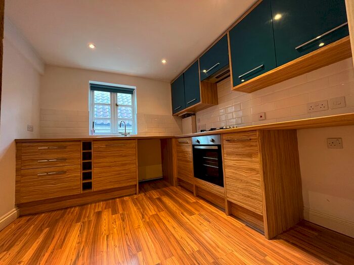 2 Bedroom Flat To Rent In Bexon Court, Louth LN11