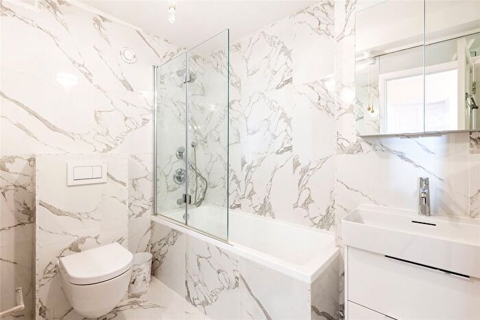 2 Bedroom Flat For Sale In Cheyne Walk, Chelsea, London, SW3