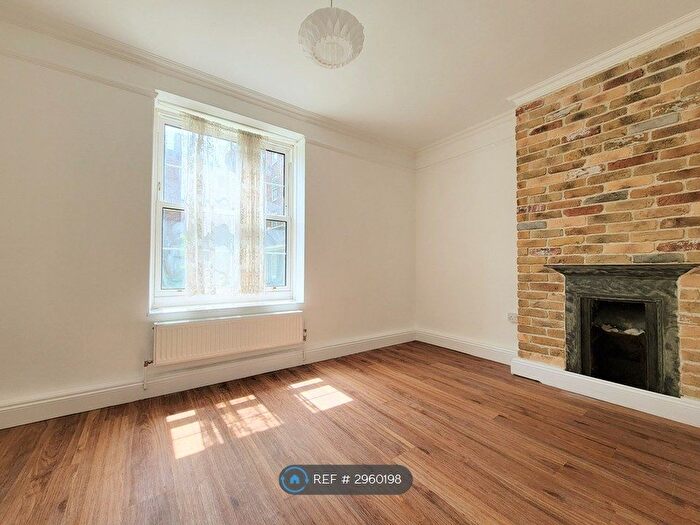 2 Bedroom Flat To Rent In Pembury Road, London, E5