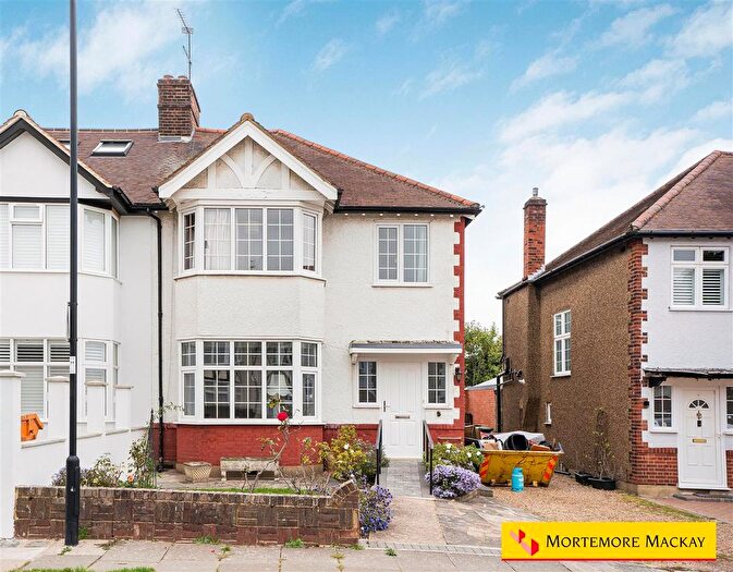 3 Bedroom Semi-detached House For Sale In Park View, London, N21