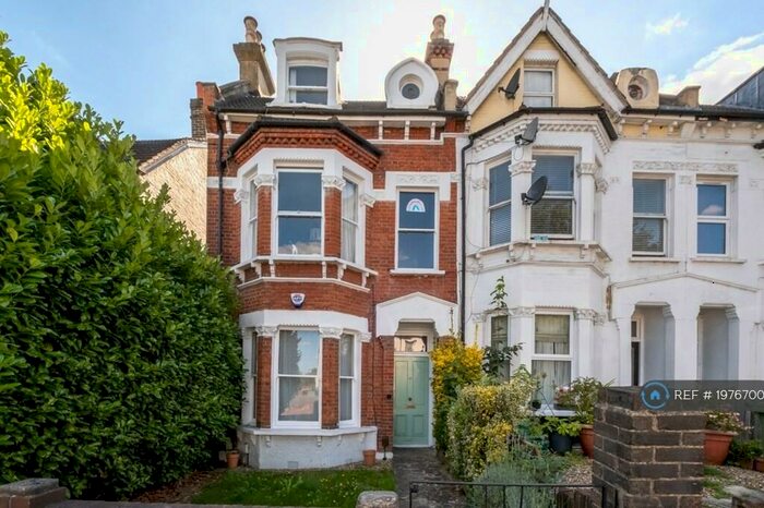 2 Bedroom Flat To Rent In Elmers End Road, London, SE20