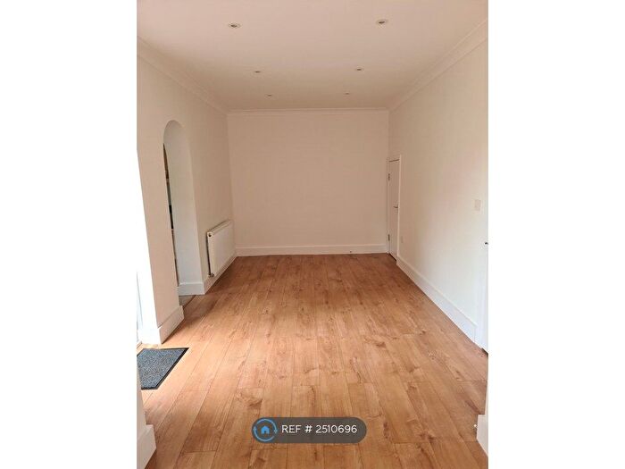 4 Bedroom Semi-Detached House To Rent In Fulwell Road, Teddington, TW11