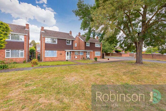 3 Bedroom Link Detached House For Sale In Ribstone Road, Maidenhead, Berkshire, SL6