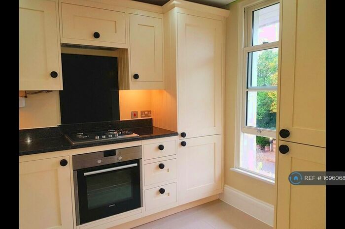 1 Bedroom Flat To Rent In Oak Hill Road, Surbiton, KT6