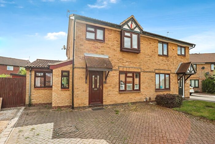 4 Bedroom Semi Detached House For Sale In Cranford Gardens, West Bridgford, Nottinghamshire, NG2