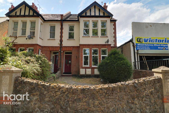 1 Bedroom Flat To Rent In Victoria Avenue, Southend-on-sea, SS2