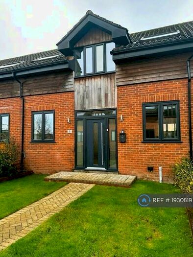 3 Bedroom Terraced House To Rent In Summerlea Court, Basingstoke, RG25